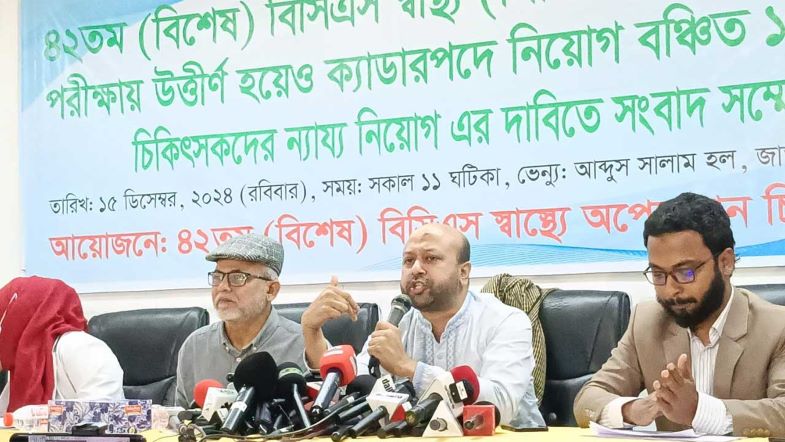 আইন করে সাংসদ-মন্ত্রীদের দেশে চিকিৎসা নিতে বাধ্য করার দাবি